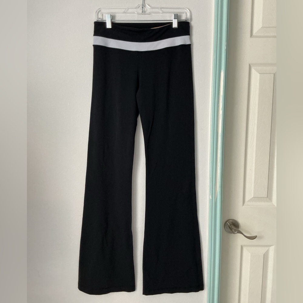 Lululemon Athletica Black Pants with Tan Lining size 6